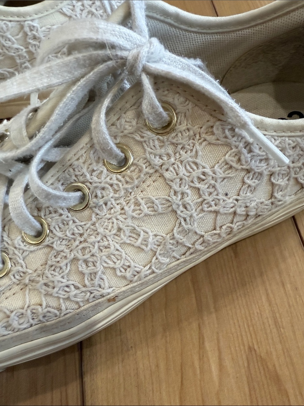Women’s Lace-Trim Low-Top Sneakers Platform - Cream - Picture 4 of 4